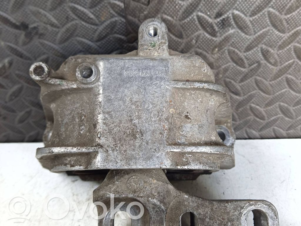 Volkswagen Golf V Engine mount bracket 