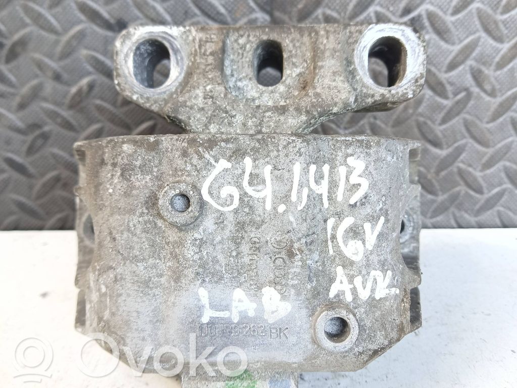Volkswagen Golf IV Engine mount bracket 