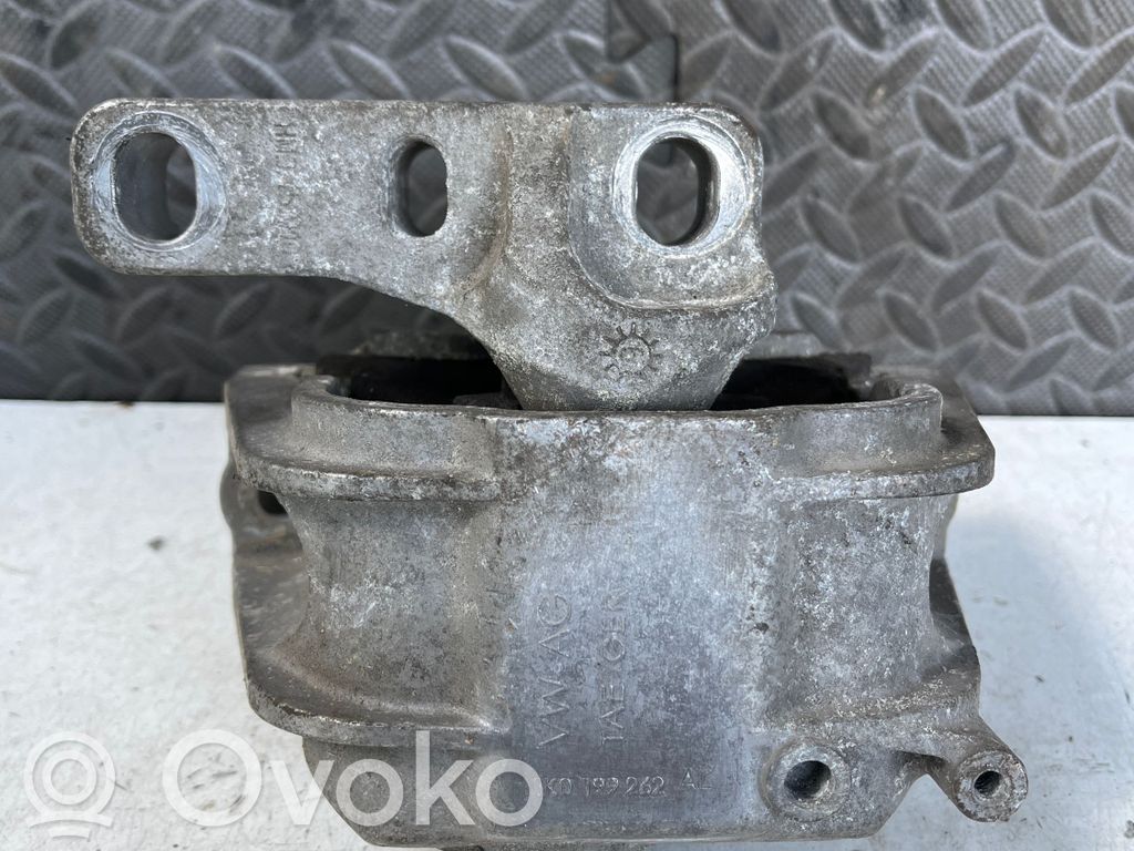 Volkswagen Golf V Engine mount bracket 
