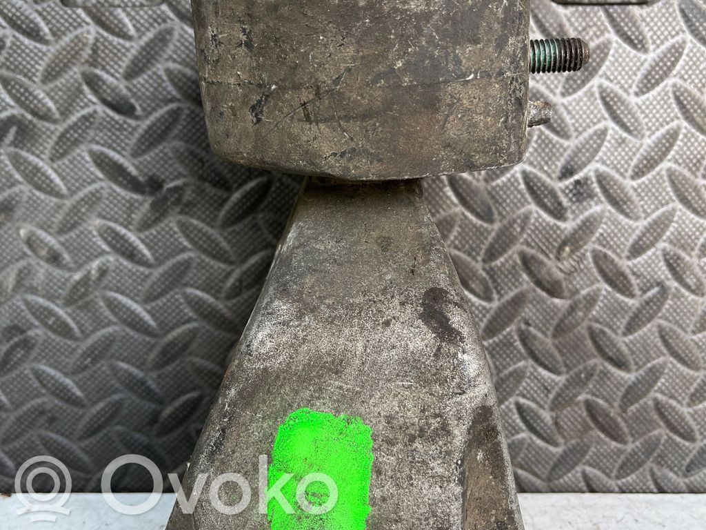 Audi A4 S4 B5 8D Engine mount bracket 