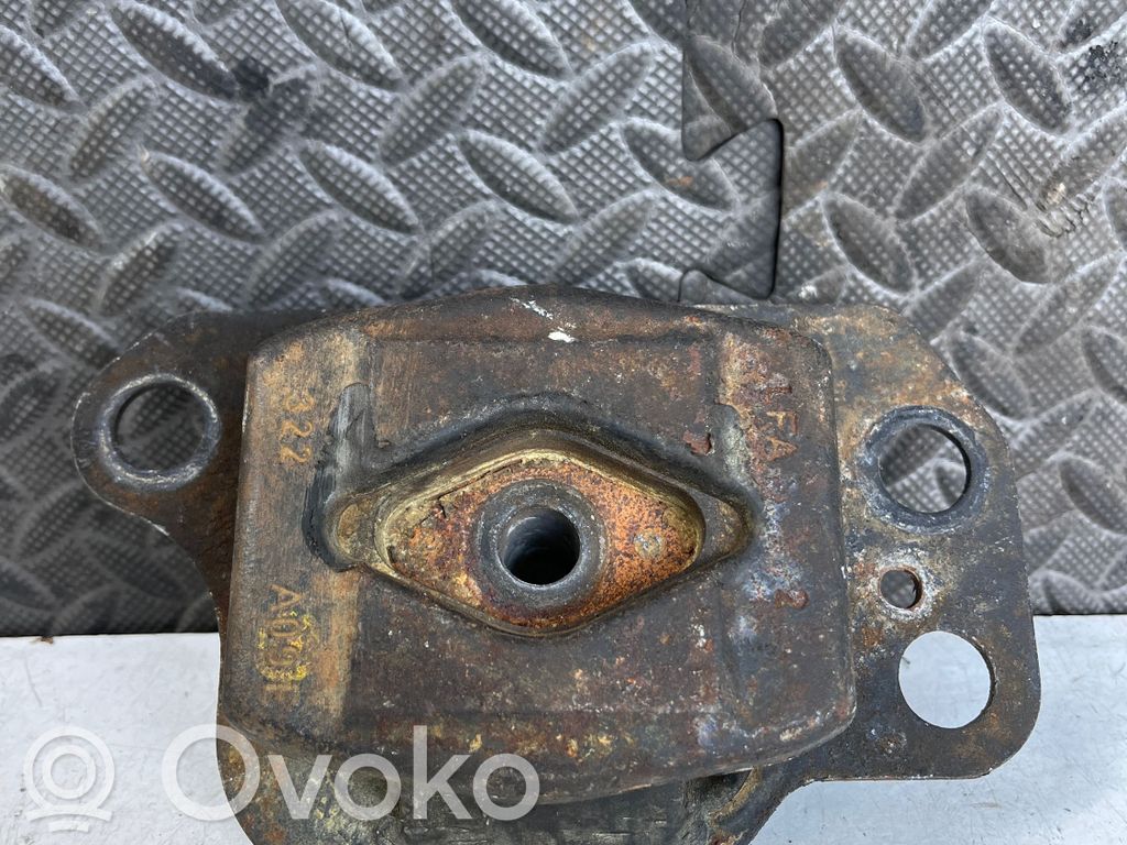 Saab 9-5 Moottorin kiinnikekorvake 