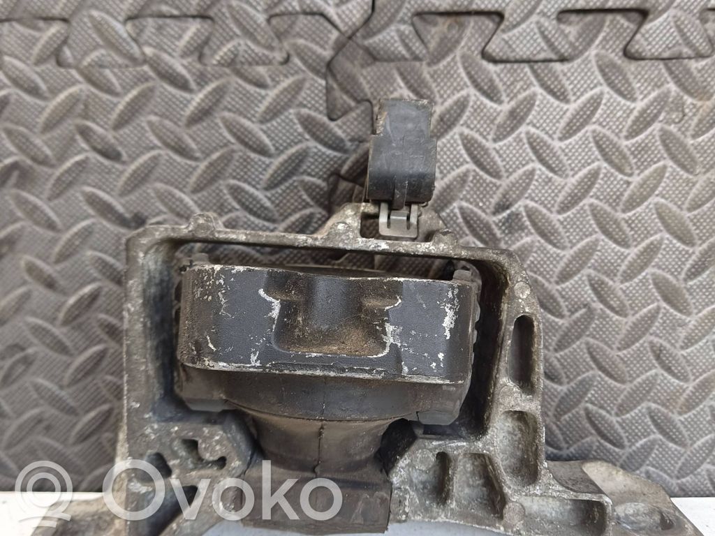 Volvo V50 Engine mount bracket 