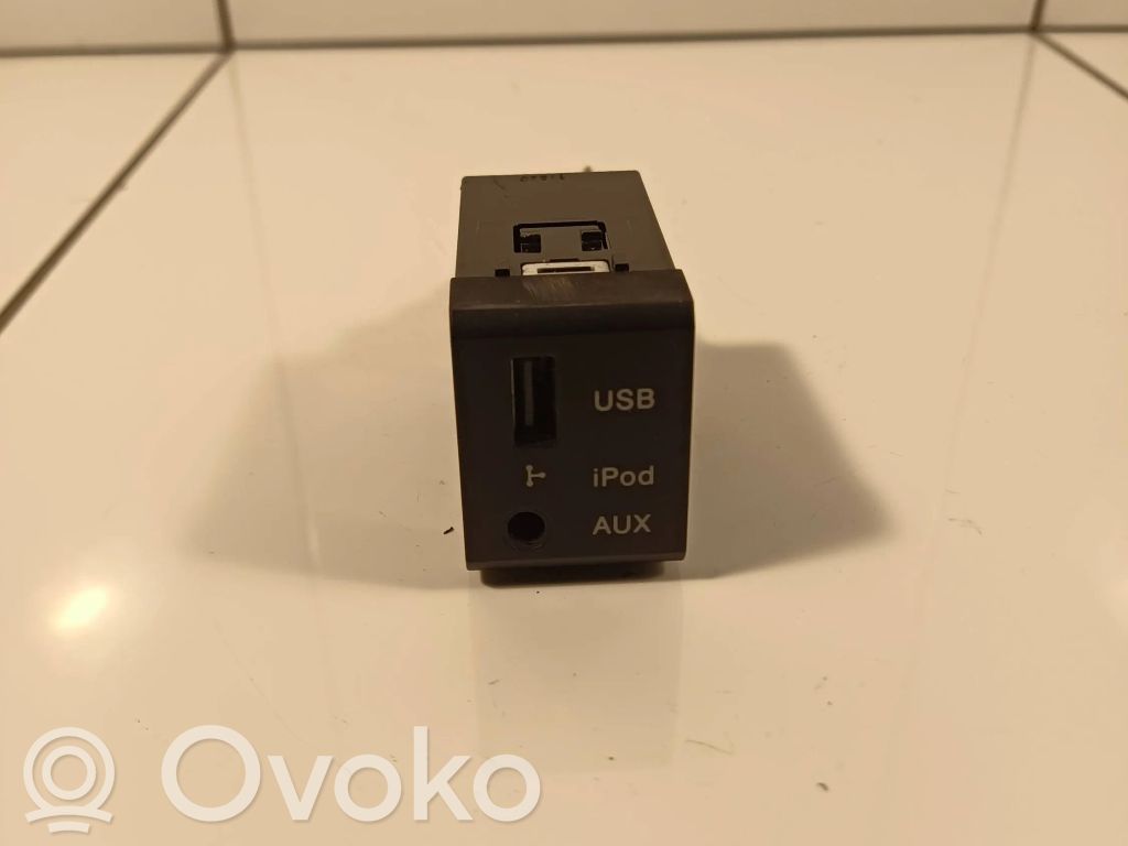 Hyundai Santa Fe USB socket connector 