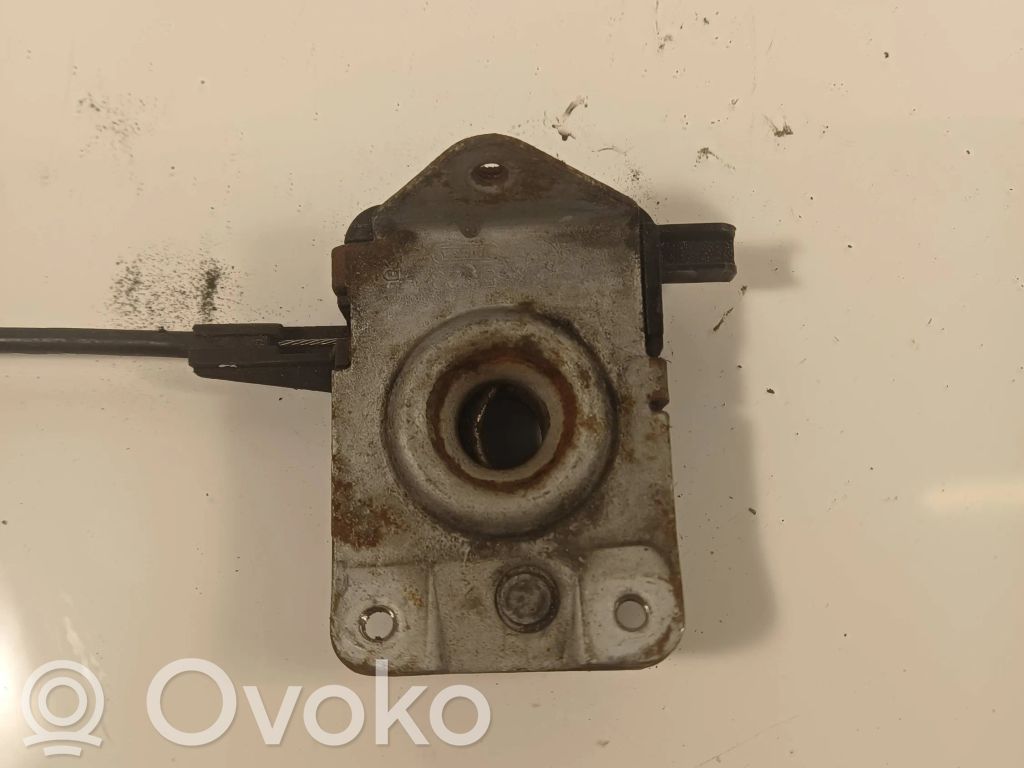 Spyna variklio dangčio
