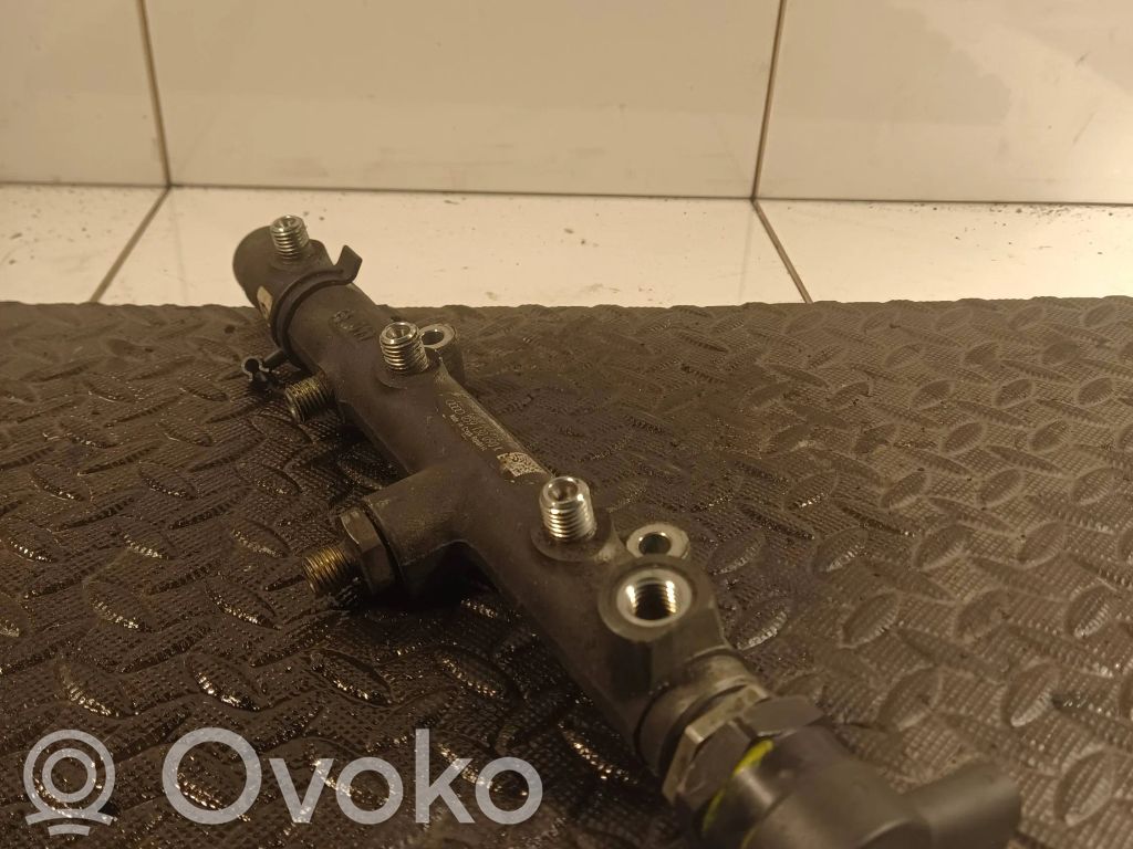 Audi A6 S6 C6 4F Listwa wtryskowa 