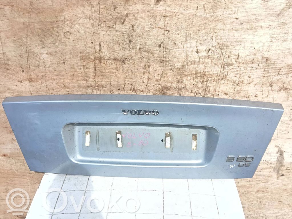 Volvo S80 Trunk door license plate light bar 