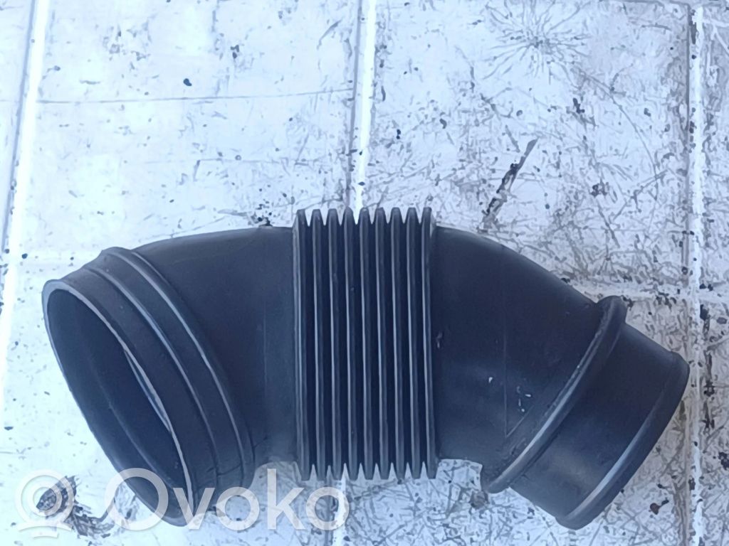 Audi A8 S8 D3 4E Ilmanoton kanavan osa 