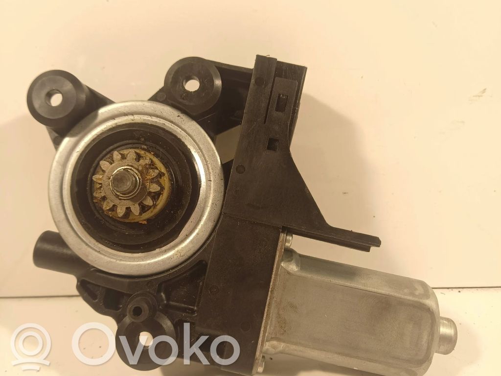 Volvo XC70 Priekšpusē loga pacēlāja motoriņš 