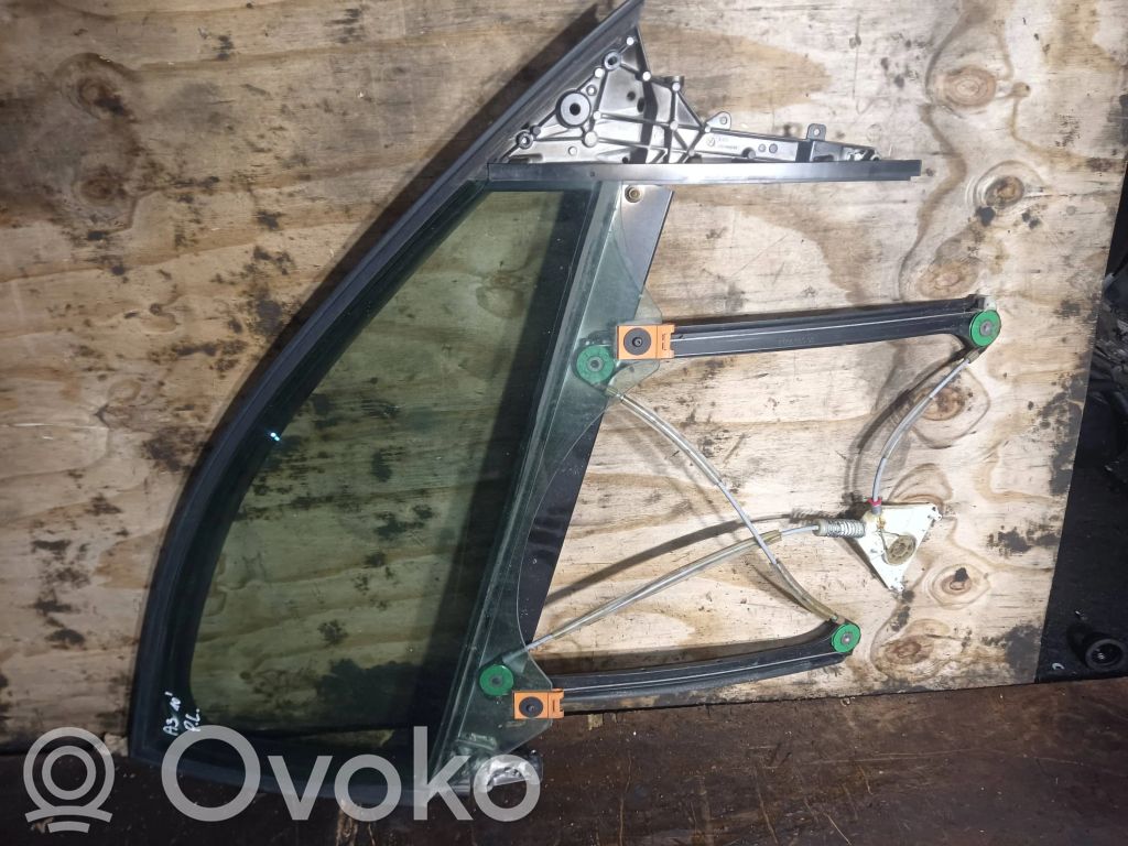 Audi A3 S3 8P Priekinių durų stiklo rėmas 