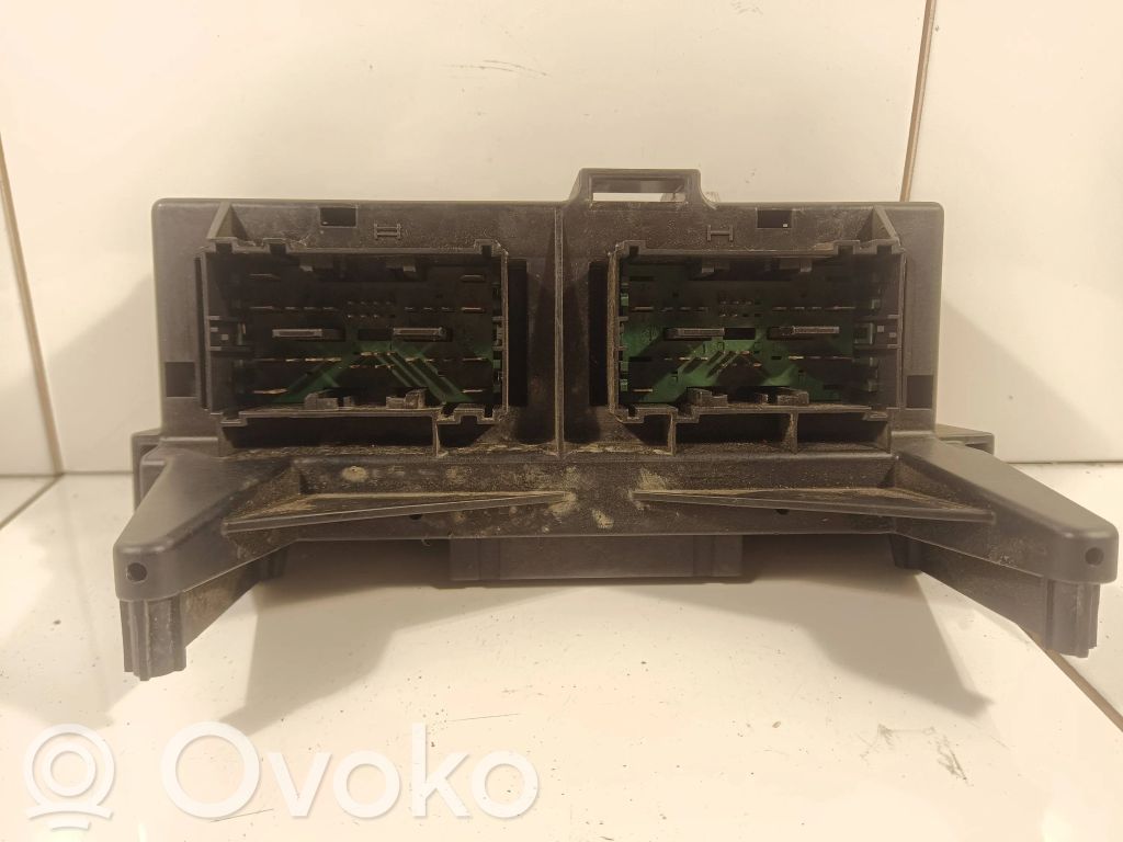 Jeep Grand Cherokee (WK) Fuse module 