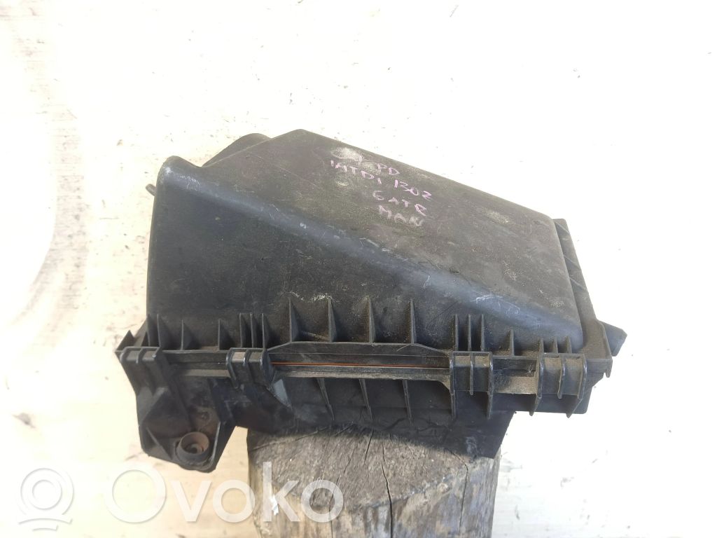 Audi A6 S6 C4 4A Air filter box 