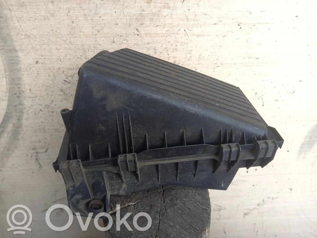 Volkswagen Golf IV Air filter box 