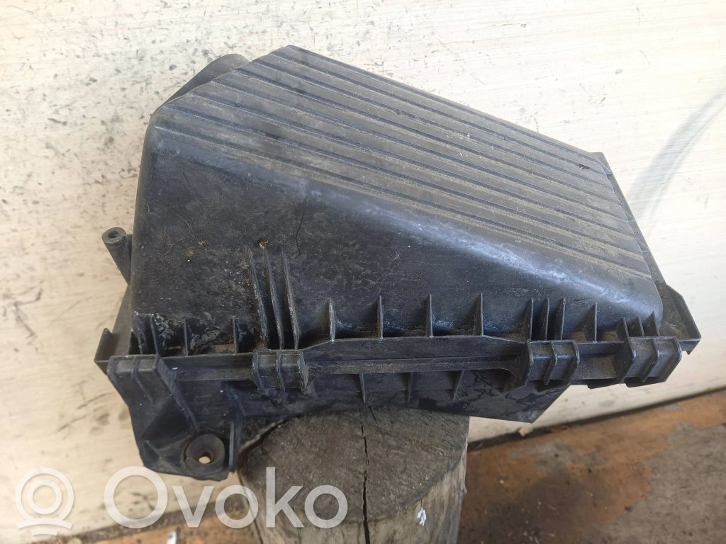 Volkswagen Golf IV Air filter box 