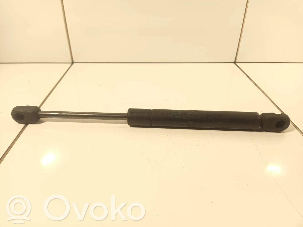Audi TT Mk1 Konepellin kaasujousi 