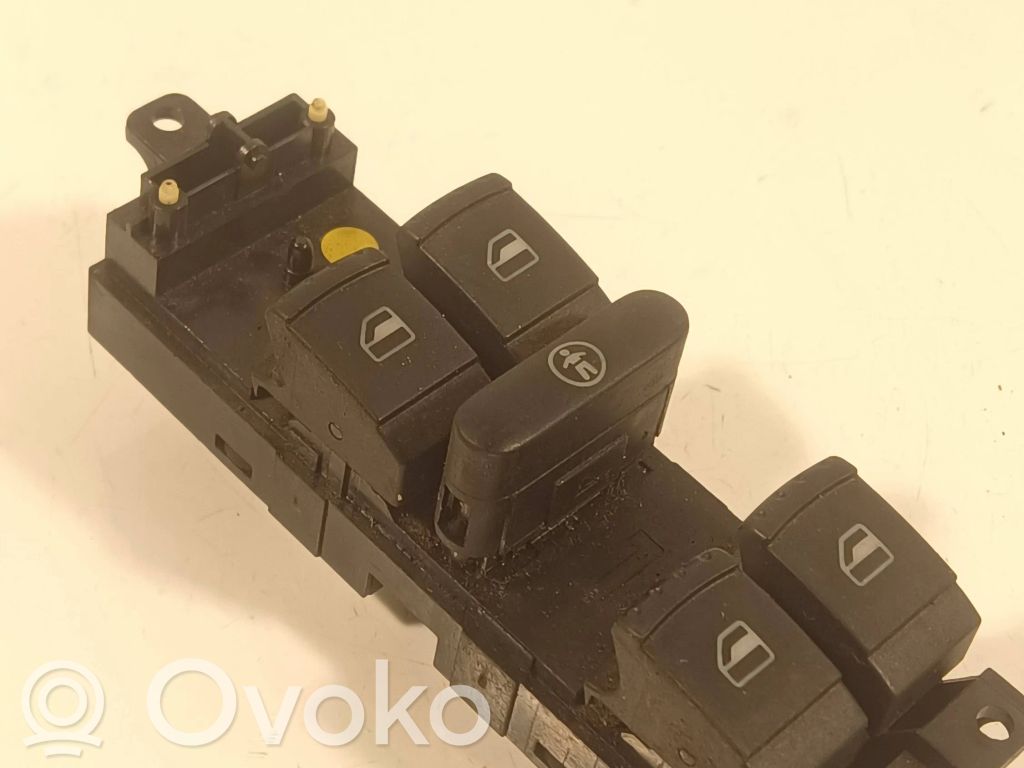 Volkswagen PASSAT B5.5 Electric window control switch 