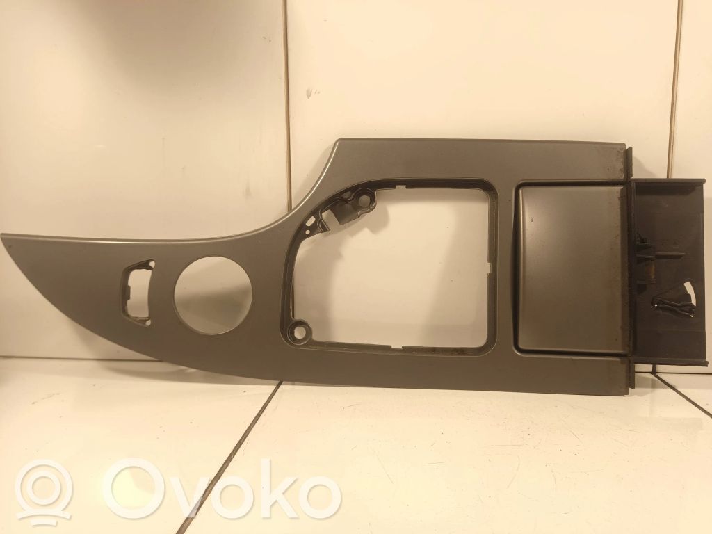 BMW 5 E60 E61 Pavarų perjungimo svirties apdaila (plastikinė) 