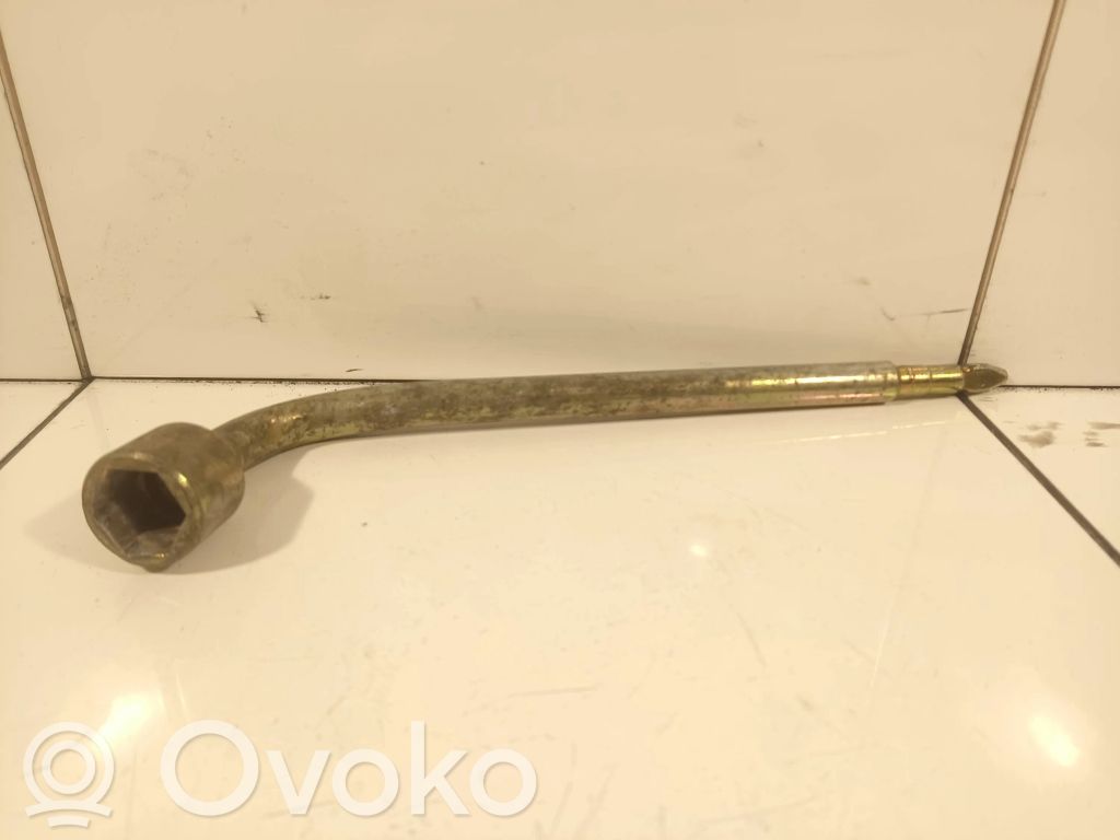 Volvo V70 Llave de tuercas de rueda 