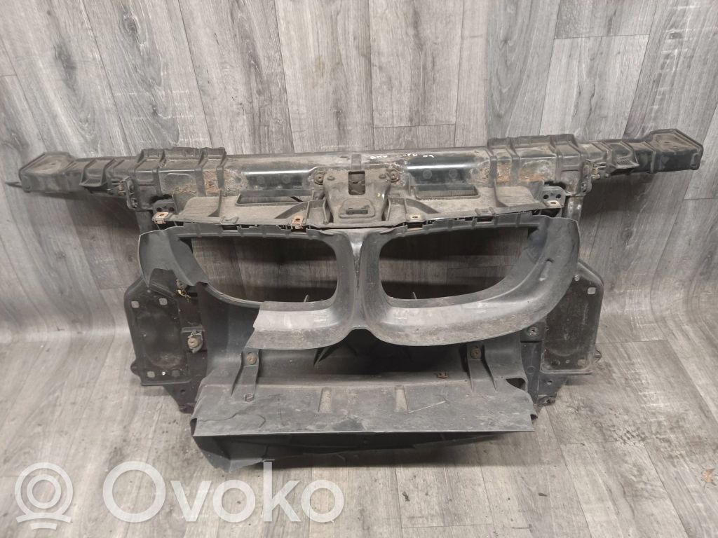 BMW 1 E81 E87 Radiatorių panelė 