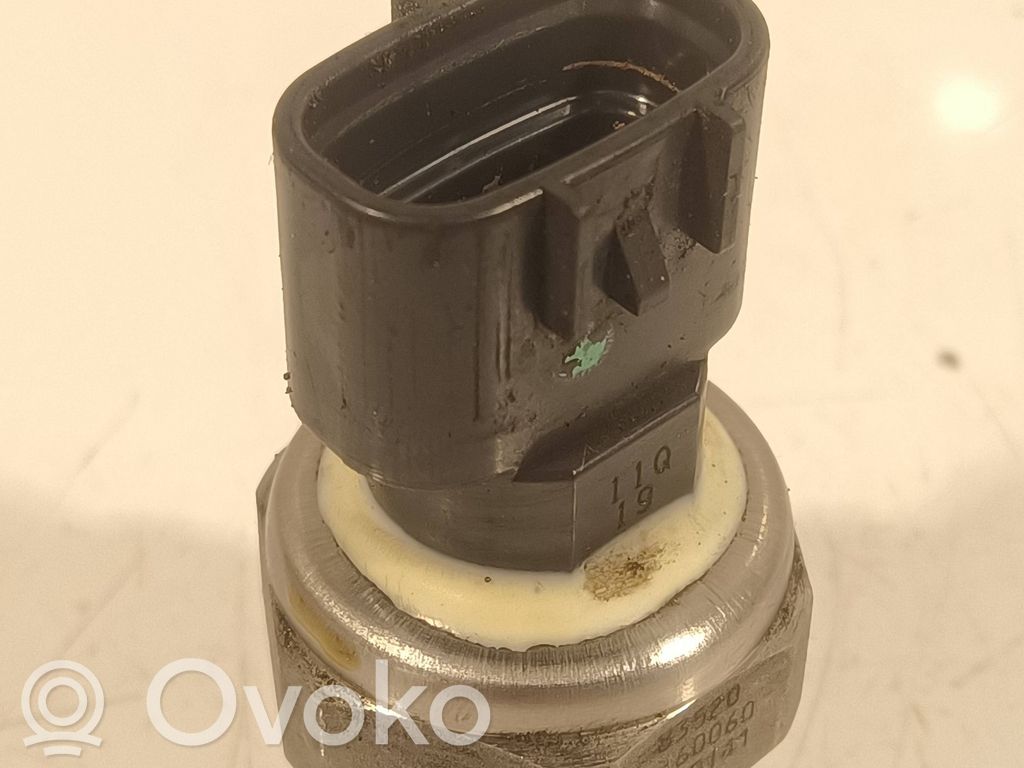 Toyota Avensis T270 Oil pressure sensor 