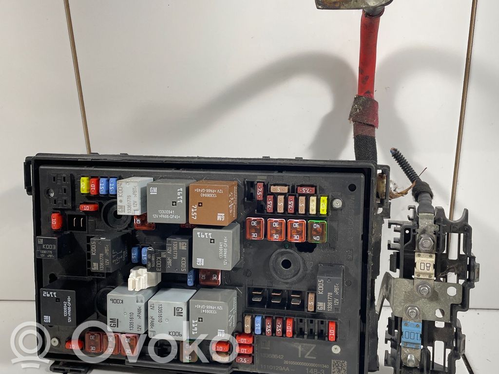 Opel Astra J Módulo de fusible 