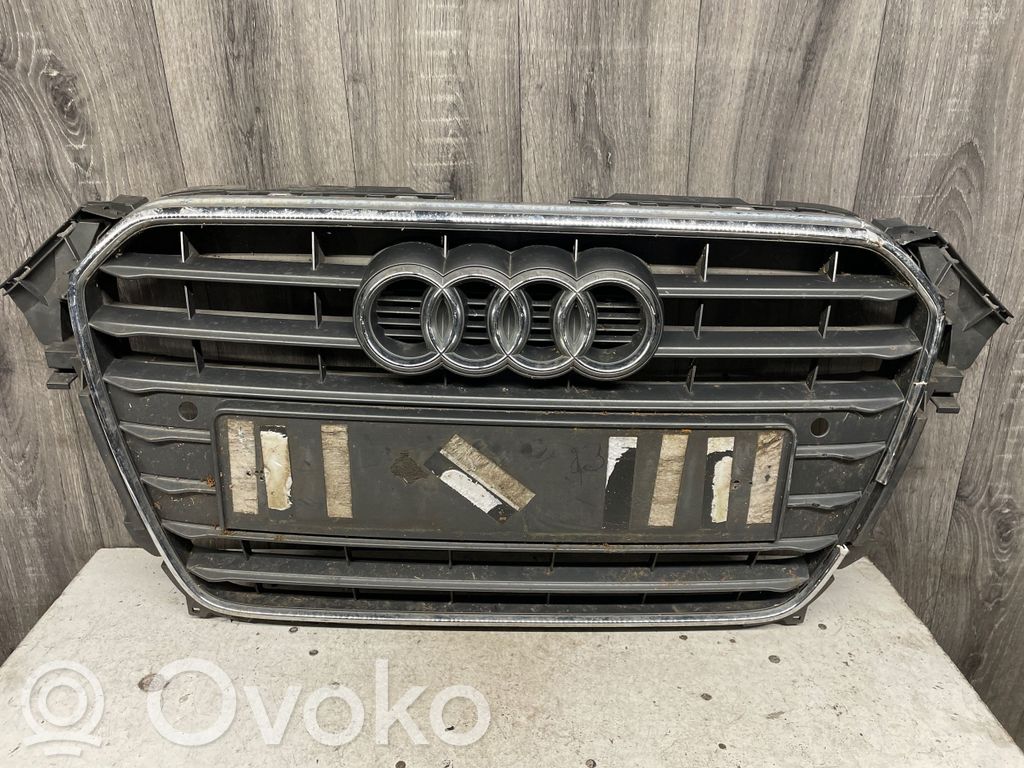 Audi A4 S4 B8 8K Maskownica / Grill / Atrapa górna chłodnicy 