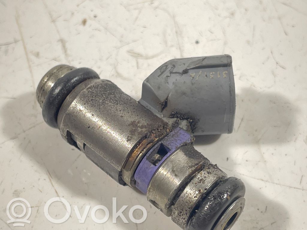 Volkswagen Golf IV Inyector de combustible 