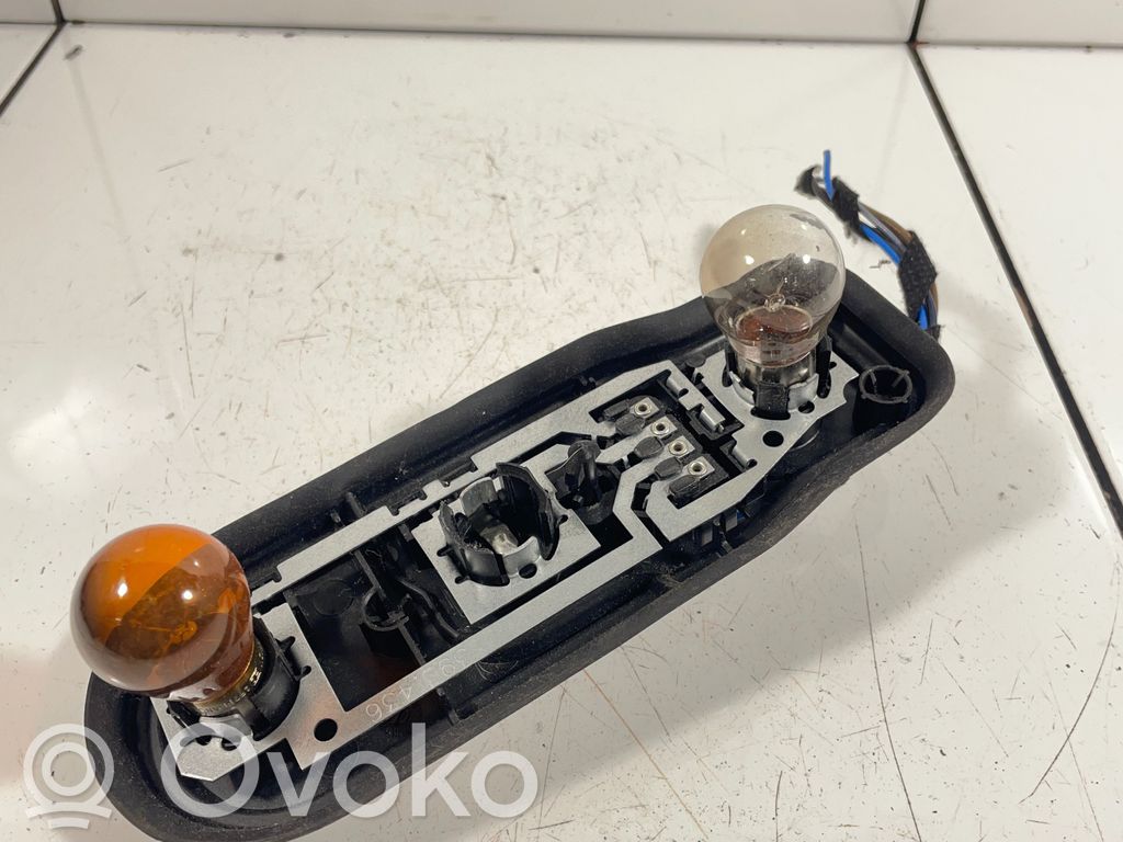 BMW 5 E39 Takavalon polttimon suojan pidike 