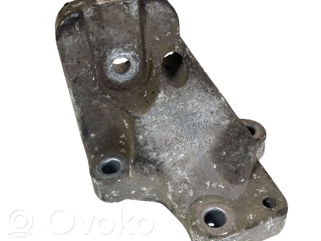 Volvo XC90 Engine mounting bracket 