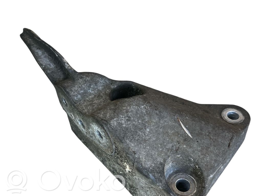 Opel Astra J Engine mounting bracket 
