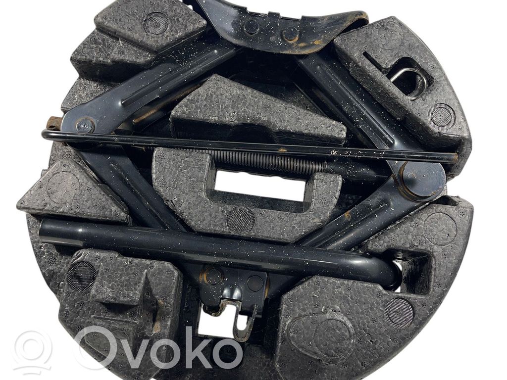 Ford Focus Tool box 
