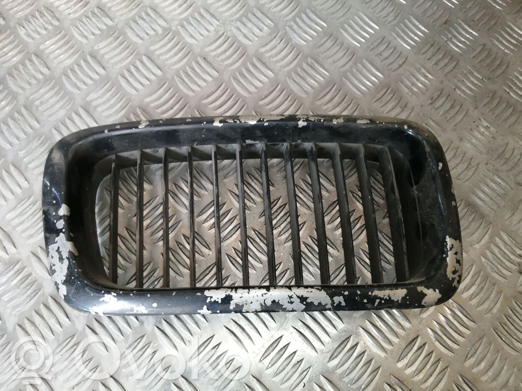 BMW 7 E38 Etusäleikkö 