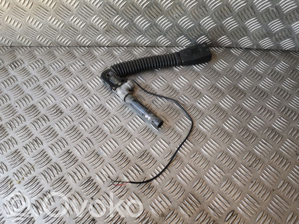 BMW 5 E60 E61 Priekšējās jostas sprādze 