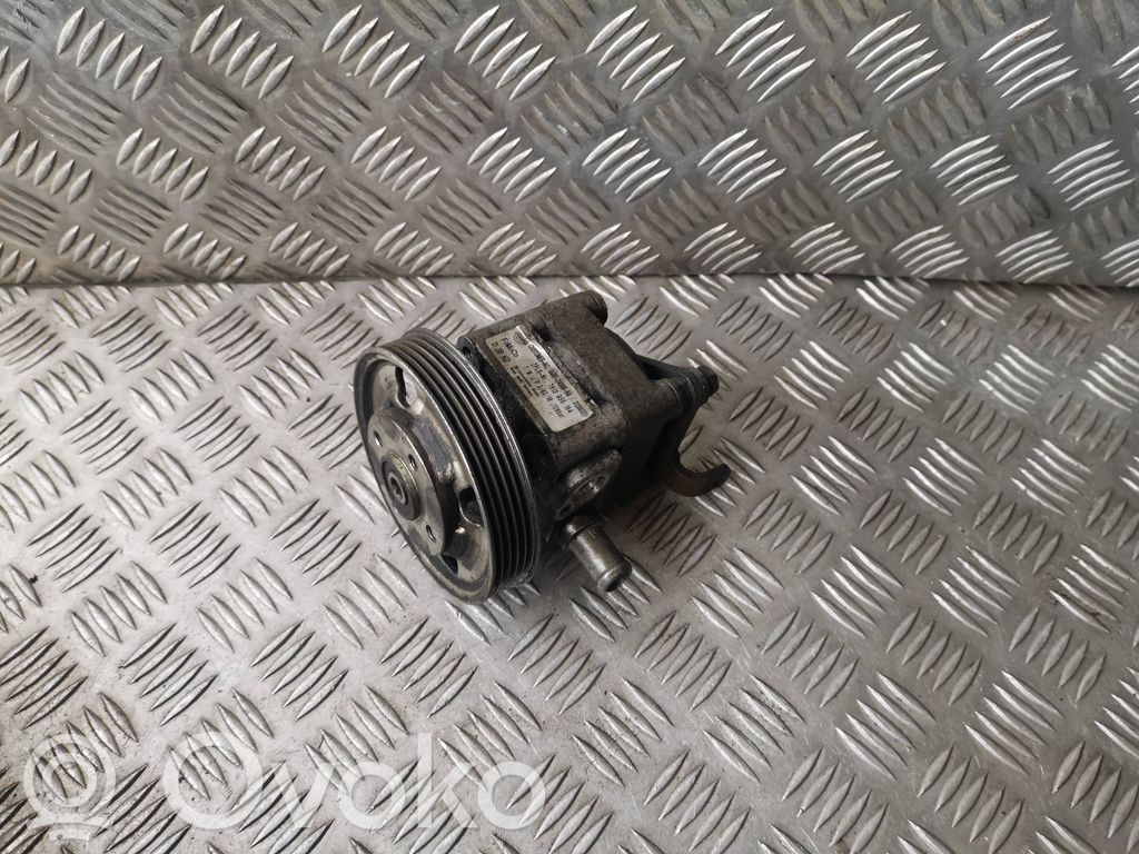 Volvo V70 Ohjaustehostimen pumppu 