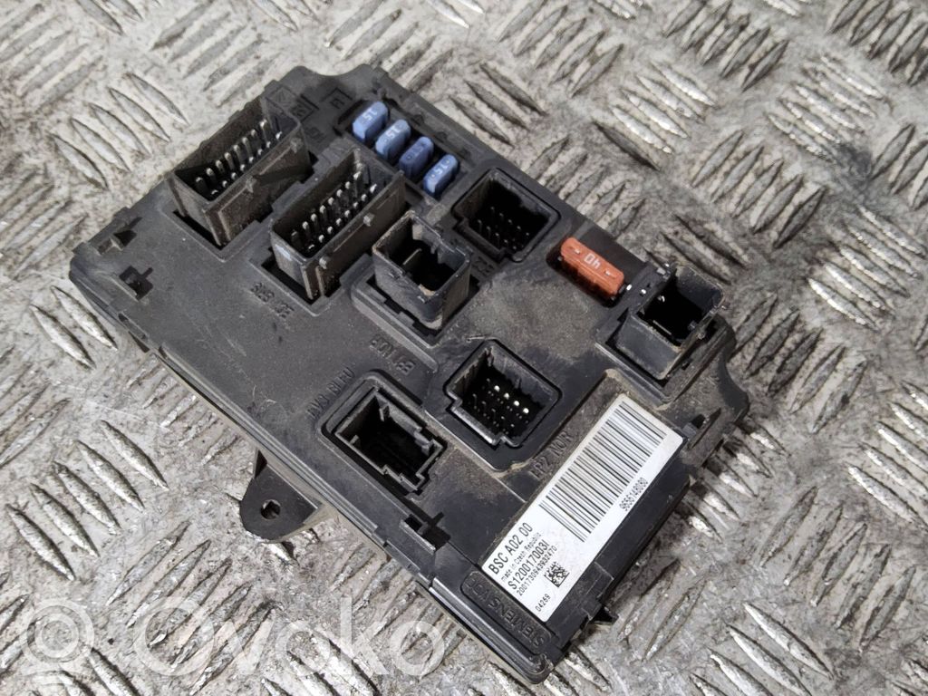 Peugeot 407 Fuse module 