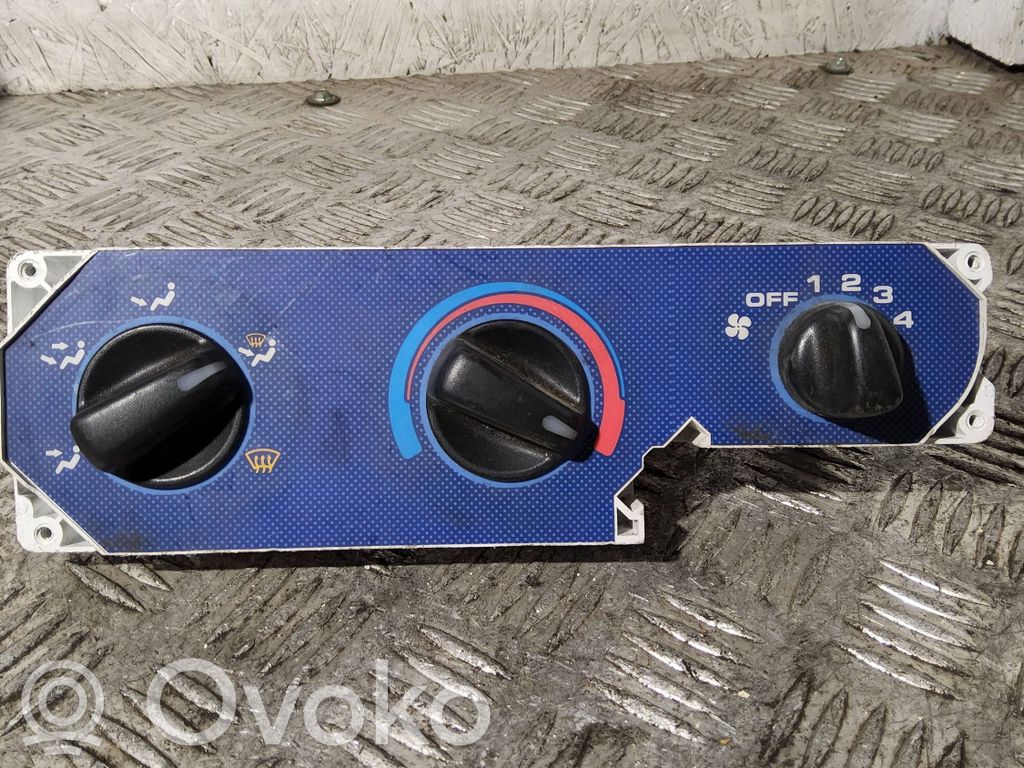 Climate control unit   8L04
