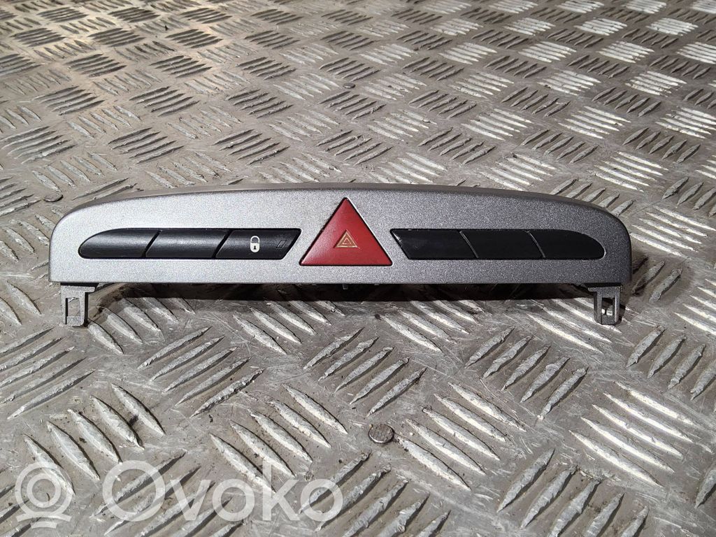 Peugeot 308 Avarinių žibintų jungtukas 