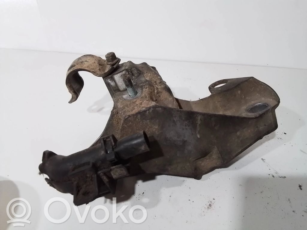 Engine mounting bracket   4B0199352B