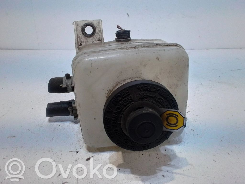 Toyota Avensis Verso Brake fluid reservoir 