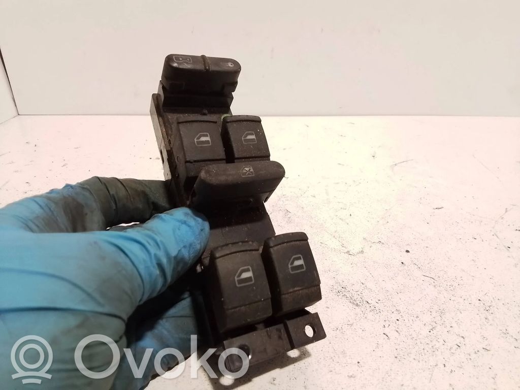 Skoda Octavia Mk1 (1U) Electric window control switch 