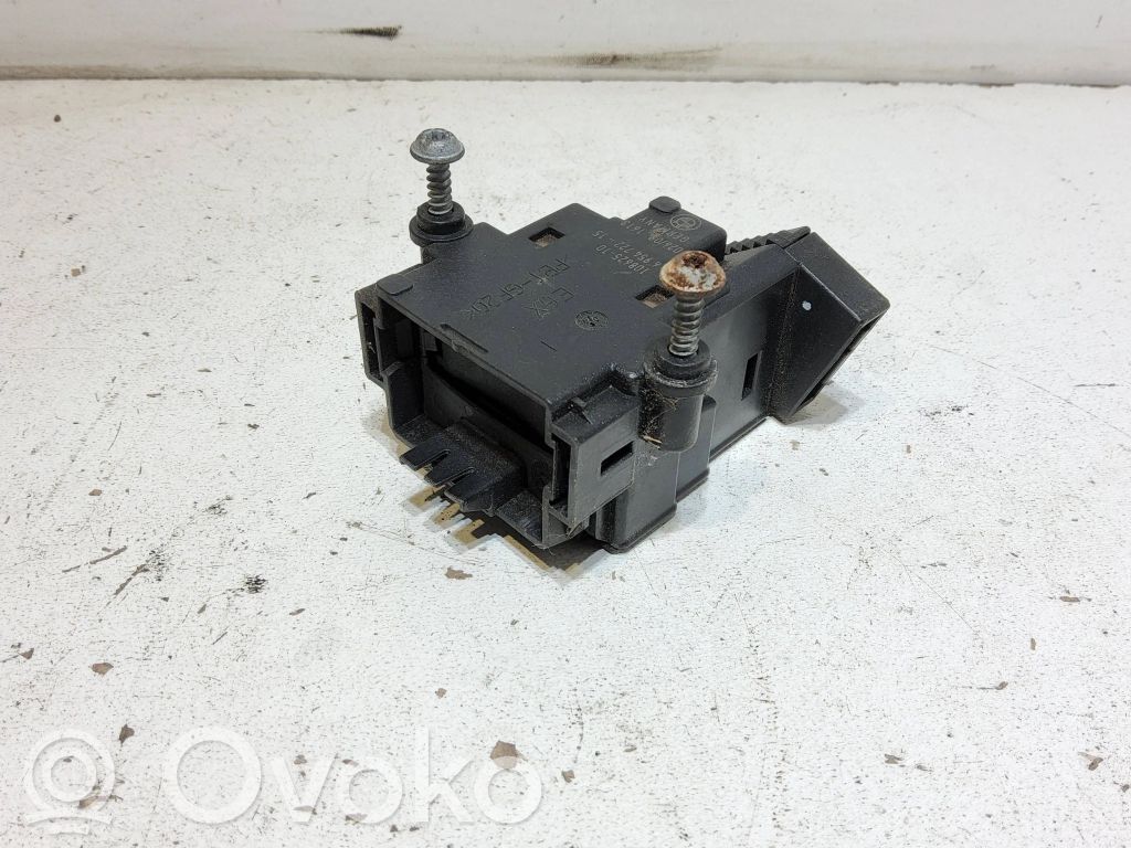 BMW 5 E60 E61 Užvedimo spynelė 