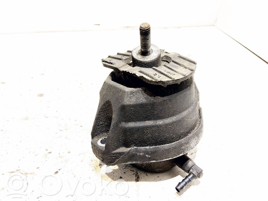 BMW 5 E60 E61 Engine mount bracket 