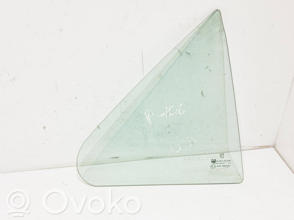 Peugeot 406 Rear vent window glass 