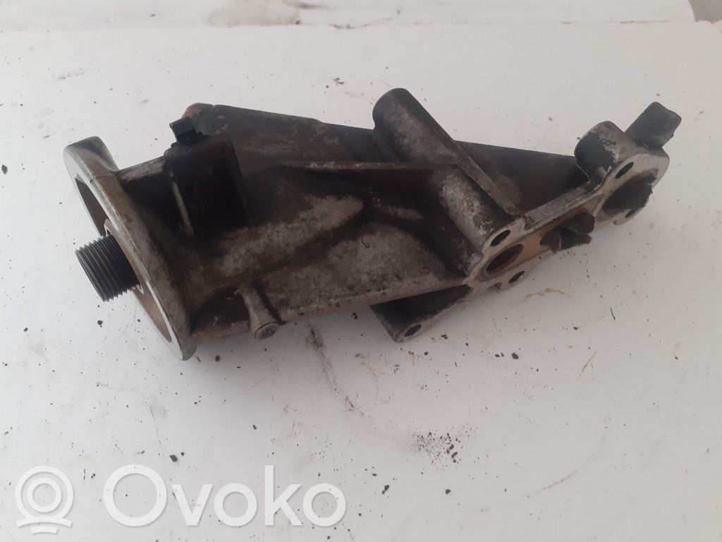 Citroen Xsara Picasso Öljynsuodattimen kannake 