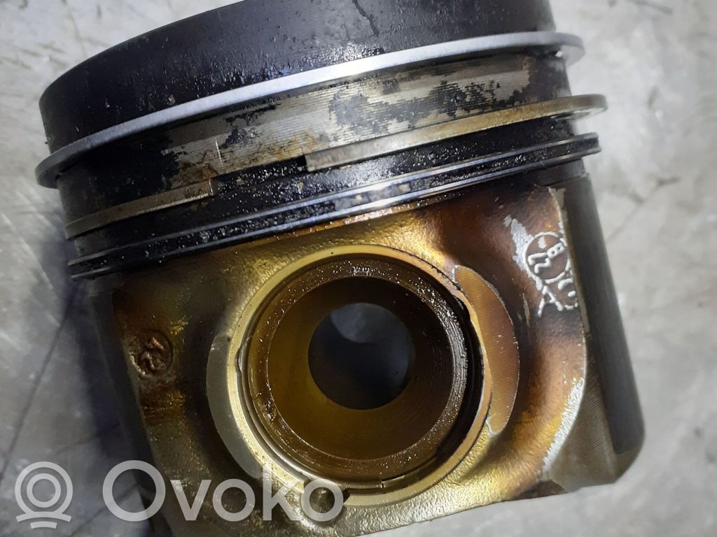 Piston   059AG