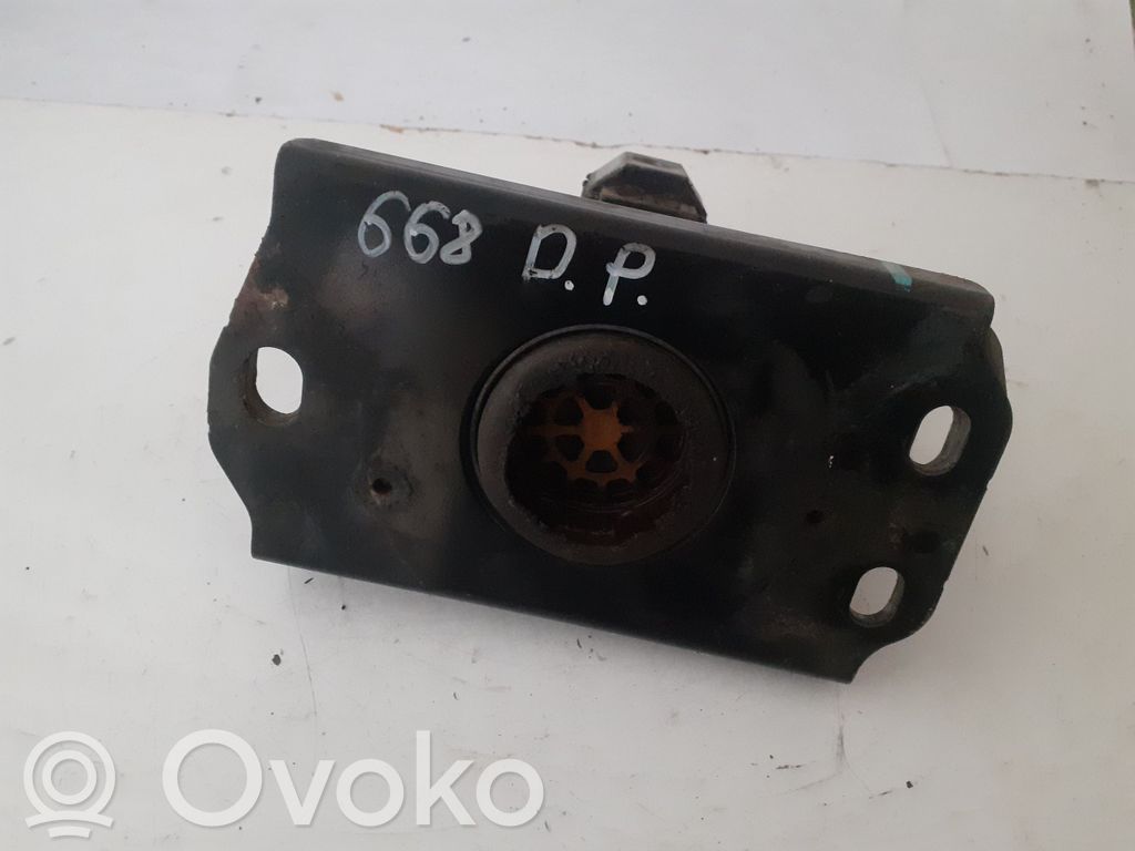 Nissan Primastar Engine mount bracket 