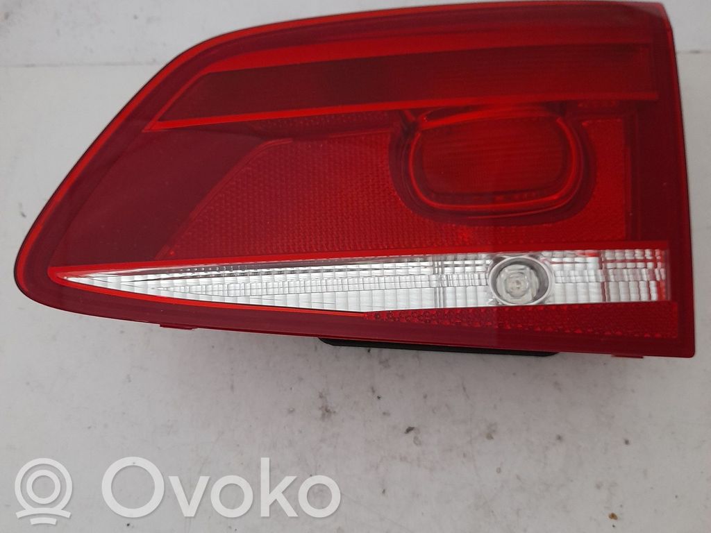 Volkswagen PASSAT B7 Lampy tylnej klapy bagażnika 
