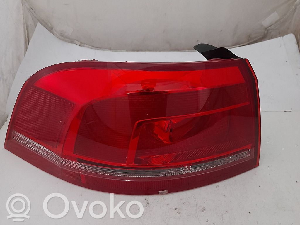 Volkswagen PASSAT B7 Lampa tylna 