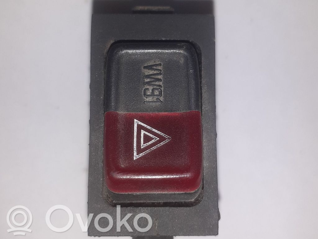 Botón interruptor de luz de peligro   MR79DOT,161953235A,SAEQC77