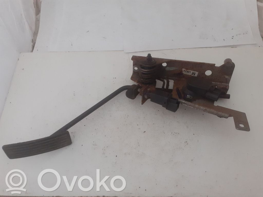 Akceleratoriaus pedalas   4387561,CB0541AC0,W6101080