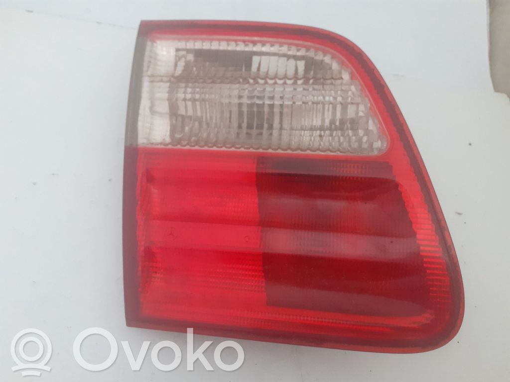 Mercedes-Benz E W210 Luci posteriori del portellone del bagagliaio 